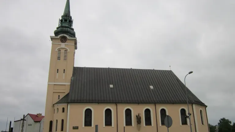 Kościół pokoju w świdnicy: Miastko, ul. Królowej Jadwigi - dawny kościół ewangelicki, obecnie rzymskokatolicki kościół parafialny p.w. NMP Wspomożenia Wiernych,